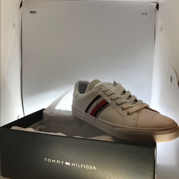 Sneaker - Picture 2 of 5